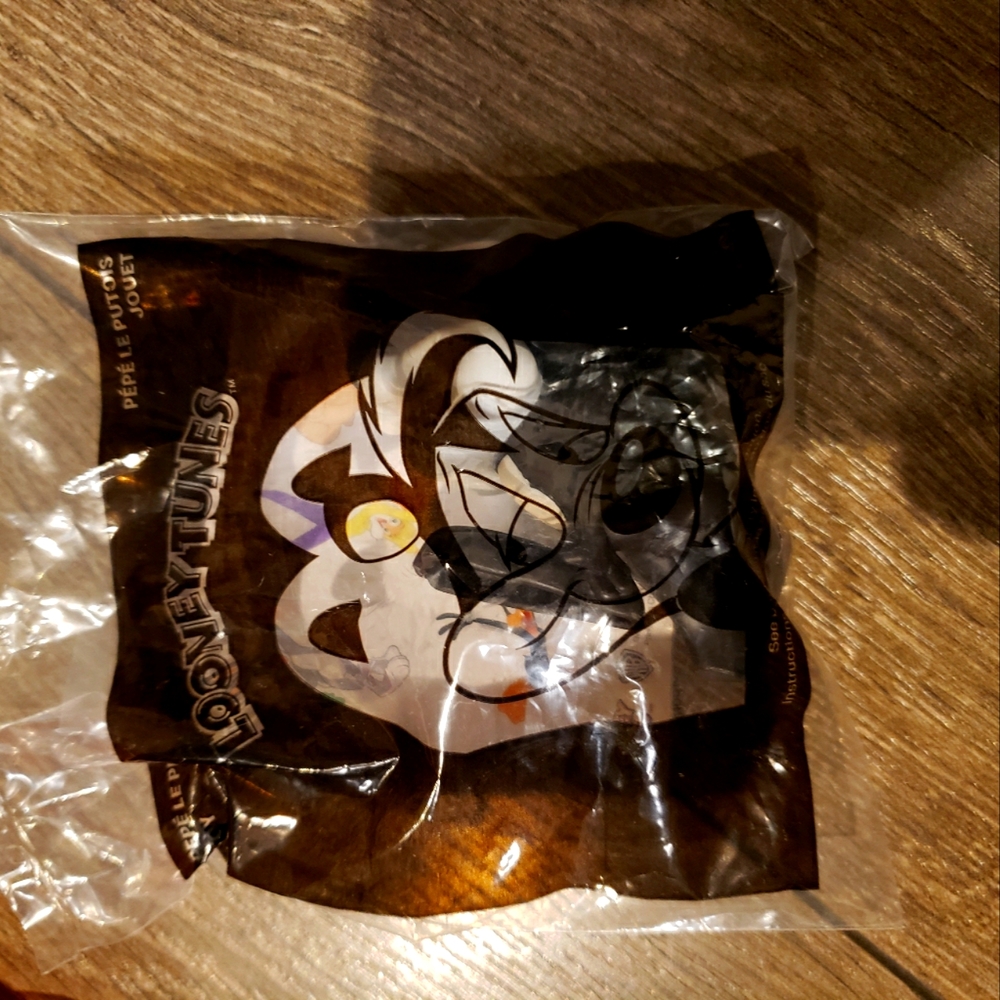 McDonald's toy loonies tunes skunk